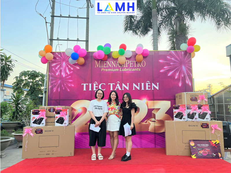 tiệc tân niên