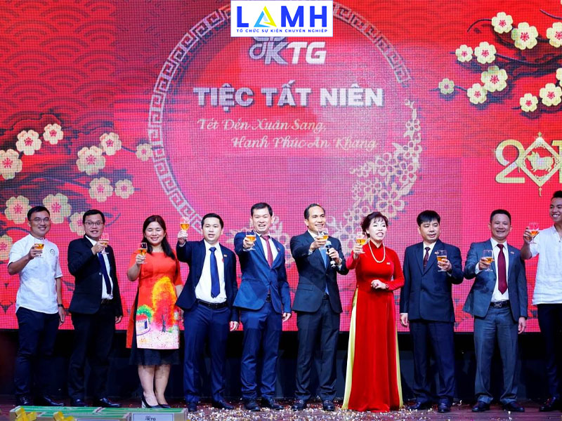 tiệc tất niên